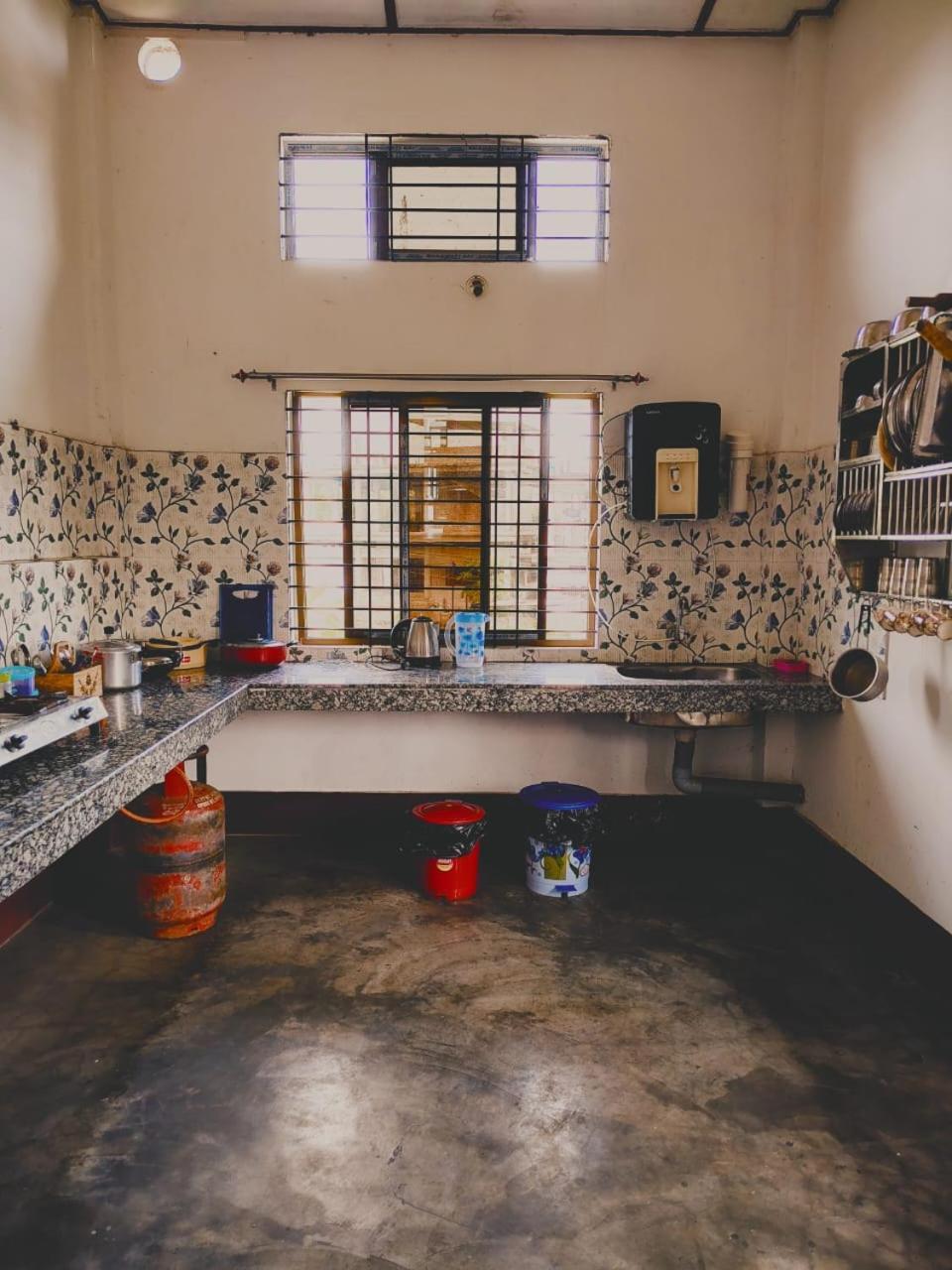 Gayatri Homestay Dibrugarh Extérieur photo